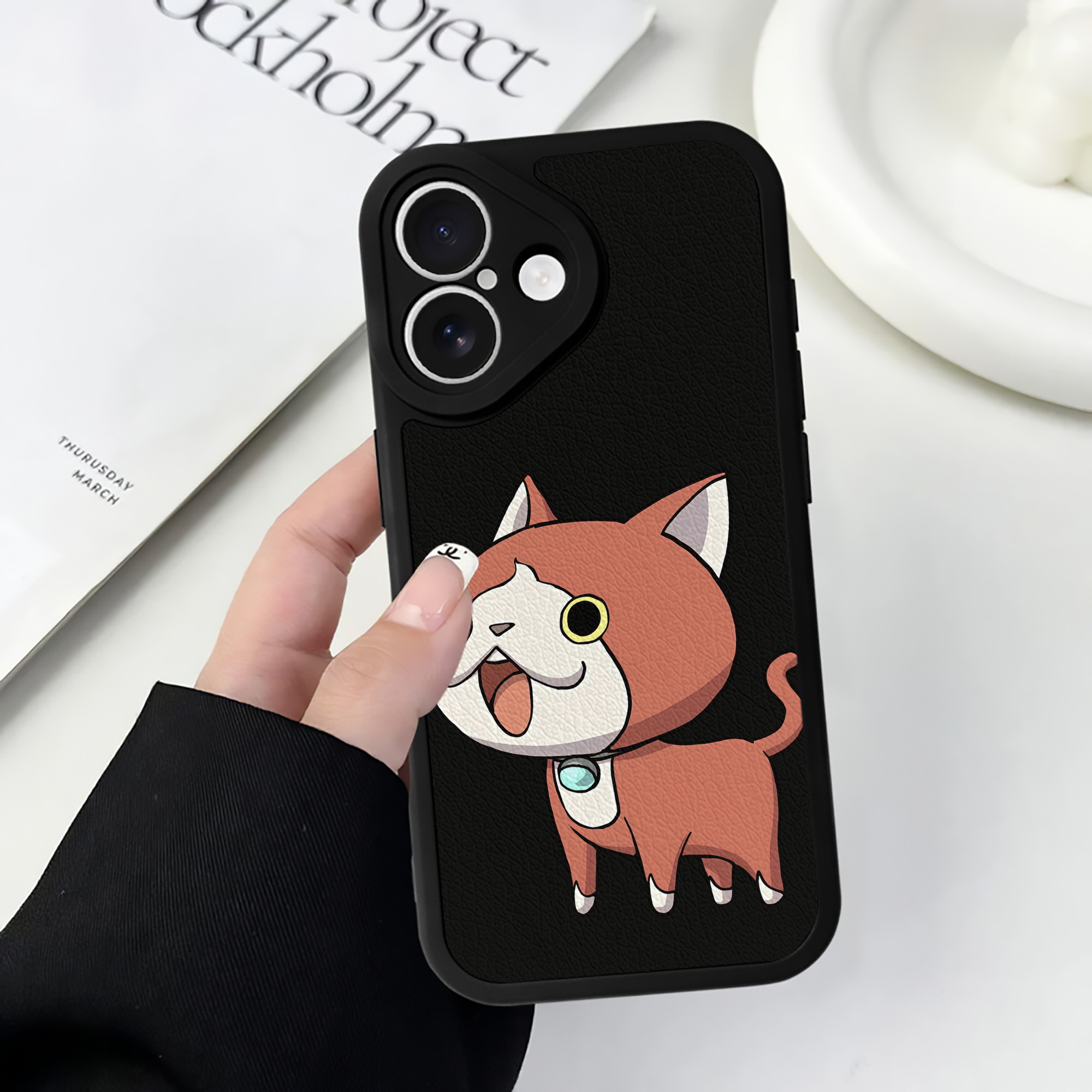 （画像用） 妖怪ウォッチ Yo-kai Watch 【iPhone 16シリーズ対応】シリコンスマホケース（レザー調） 材質：シリコン